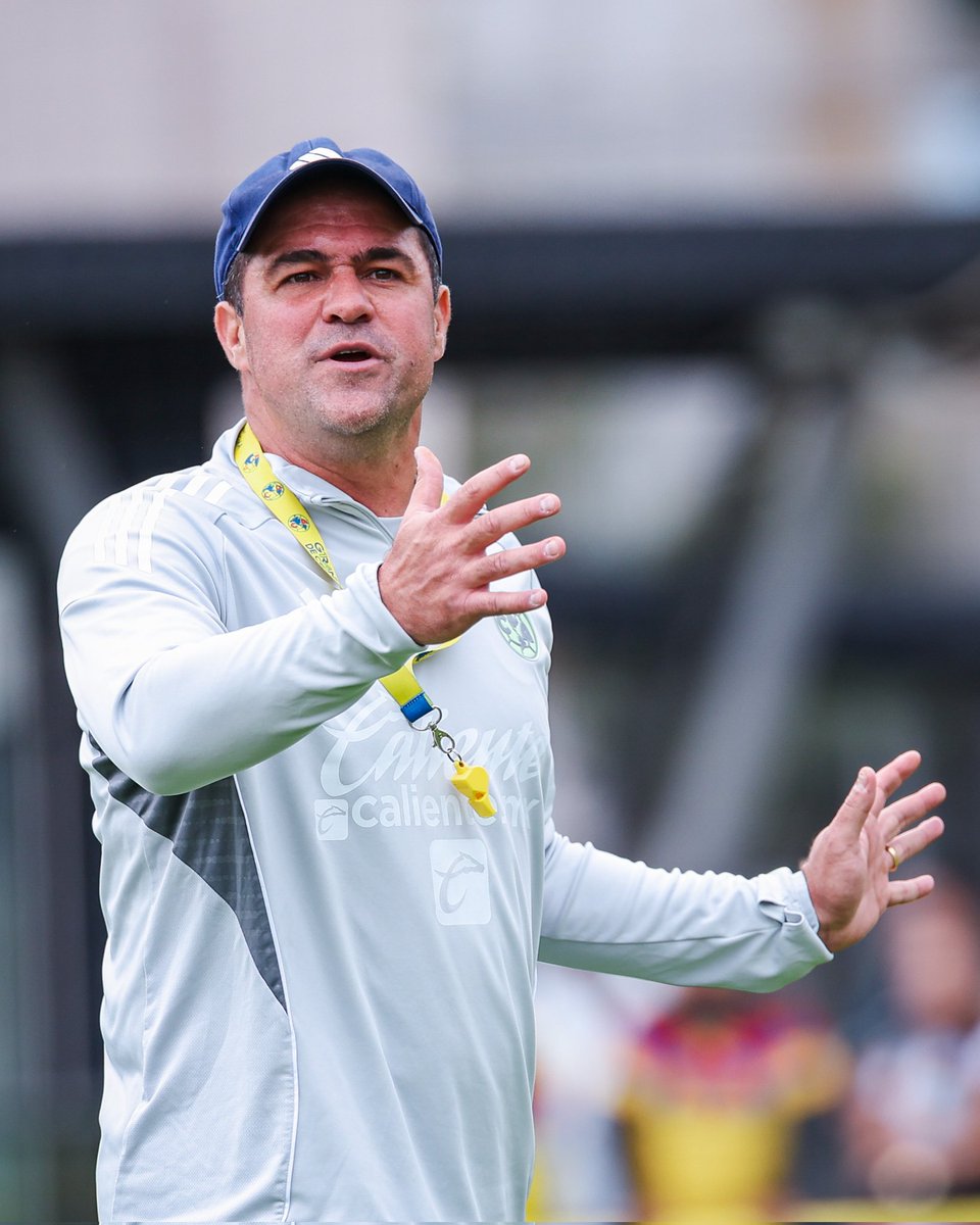 Se puede equivocar, lo ha hecho; pero pedir su salida es una MAMADA...

PRIMER TORNEO 
40 puntos / 1er lugar
🏆 CAMPEÓN 

SEGUNDO TORNEO
35 puntos/ 1er lugar
🏆 CAMPEÓN 

TERCER TORNEO
27/ puntos/ octavo lugar
🏆 CAMPEÓN 

CUARTO TORNEO 
34 puntos/ segundo lugar
⚽ SUBCAMPEÓN