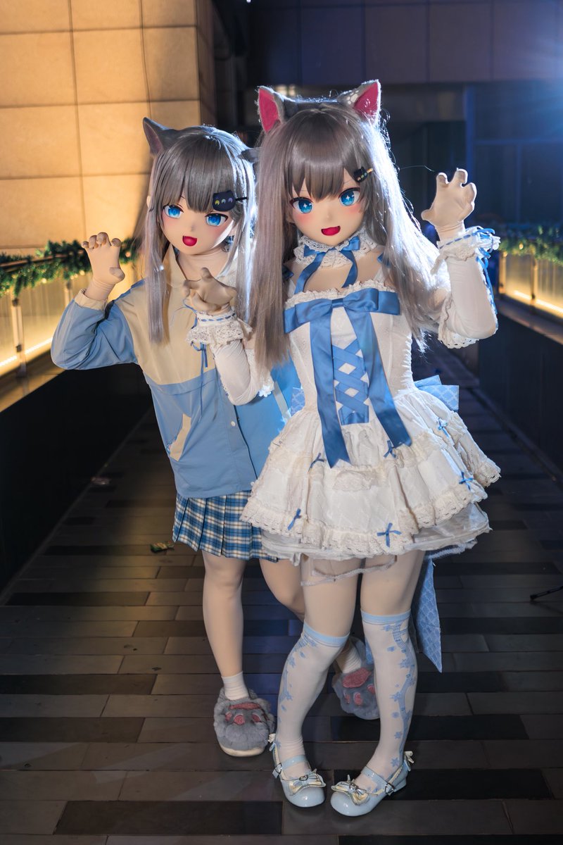yu_an_miao's tweet photo. 笨蛋主人 萌死你喵。
难得今天有空 陪我们好好玩一会吧
还有哦 一会记得请我们吃布丁🍮哦
左边笨猫@RfRf_b 
右边聪明猫 本喵
📷@FengZhi_LQ 
#kigurumi  #着ぐるみ https://t.co/1FFJRfadMi