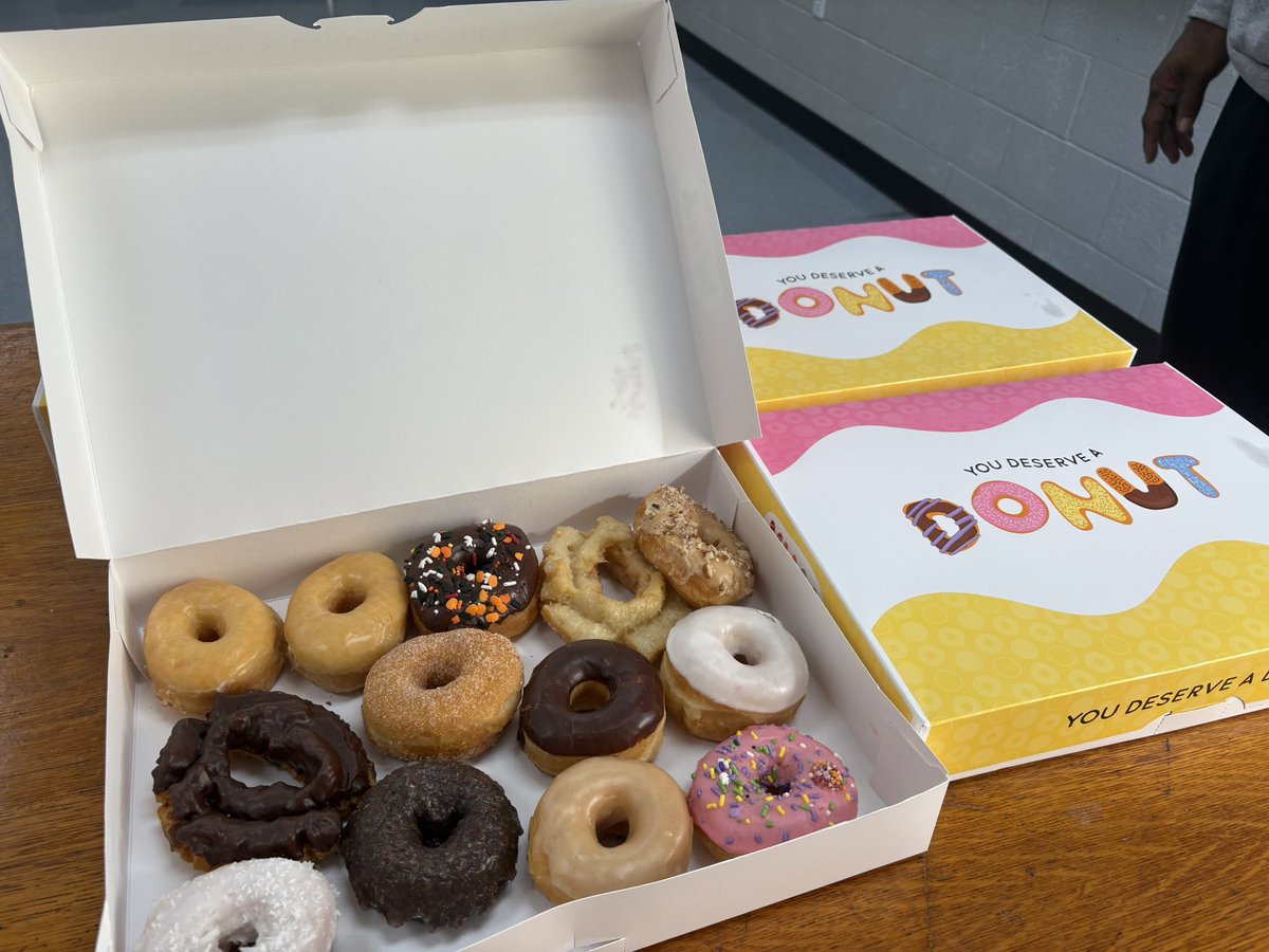 Shutout Friday = Doughnut Monday

Our AD hooked us up!

<a href="/CHSDragonsFB/">Clinton Dragons Football</a>