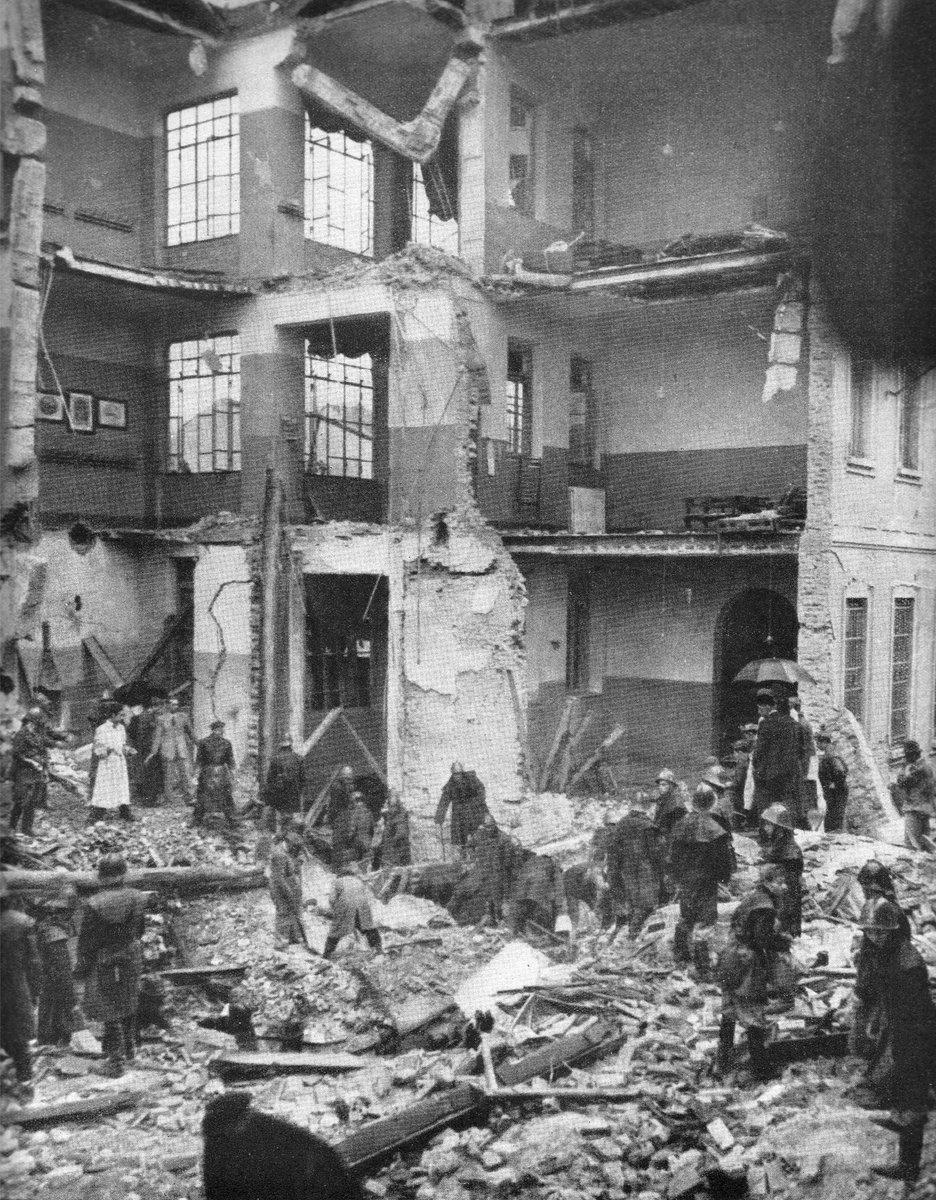 milanoarte's tweet image. Every October 20th we remember one of the greatest tragedies of #WW2 in Milan: the massacre of the elementary school of Gorla. Unfortunately this is one of the drama of the war used by the neo-fascist propaganda. Let&apos;s learn together what really happened. #Thread 👇