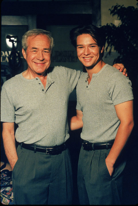 jimnolt's tweet photo. On October 20, 1996, Jack Larson appeared as Jimmy Olsen in "Brutal Youth", an episode of Lois and Clark: The New Adventures of Superman (and after 45 years was again carried by Superman). https://t.co/98sqkLuiHo