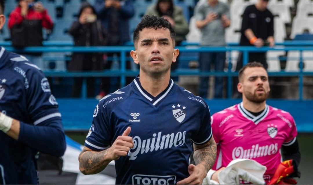 "Estoy ilusionado y contento de volver"

"Mi idea personal es seguir tengo contrato hasta 2026, hable con Caneo y Grelak, pero el futbol es muy dinámico nunca se sabe"

"Es un club que me sorprendió y me encanta, soy feliz acá. Esta todo dado para seguir"

Carabajal en <a href="/radiofmq/">Radio FMQ</a>