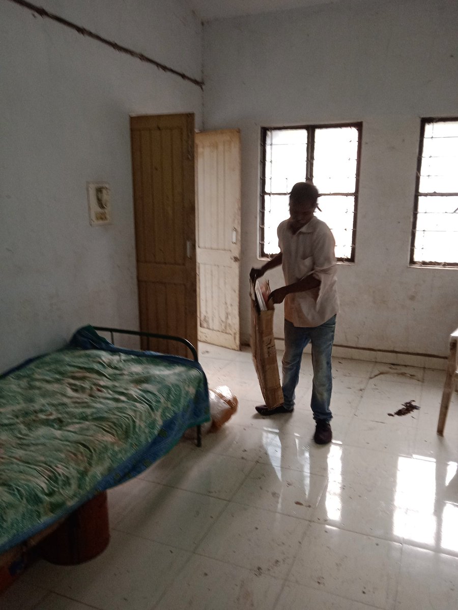 airdhule's tweet photo. Cleaning activity in AGD  of  Akashvani dhule. https://t.co/q9snMcf9ZE