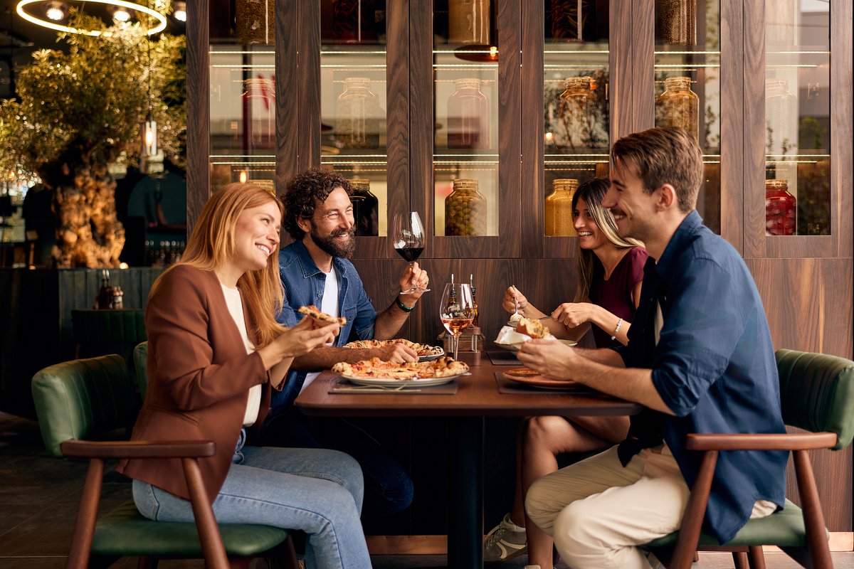 We had some 'uncertainty' at home recently. So I bought less takeout &amp; food at the farmer's market. That's what people do when they feel worried. But most Americans haven't lost their appetite. One of my top recession indicators says the economy is OK. marketwatch.com/story/this-sec…