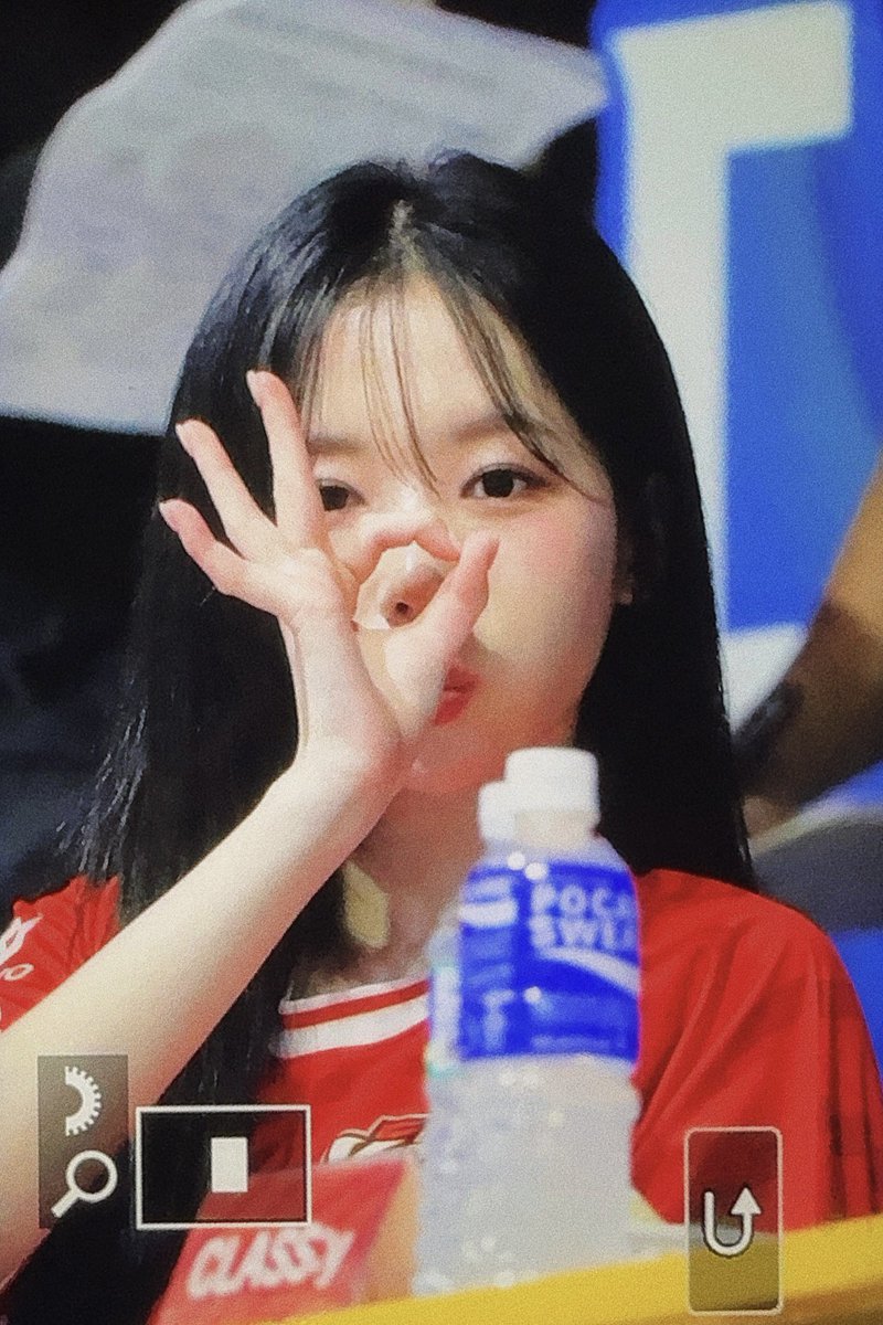 hertz_1209's tweet photo. 안뇽하세요? 두팔이가 줬어요 

#클라씨 #CLASSy #혜주 #HYEJU https://t.co/zEJX5GuCsG