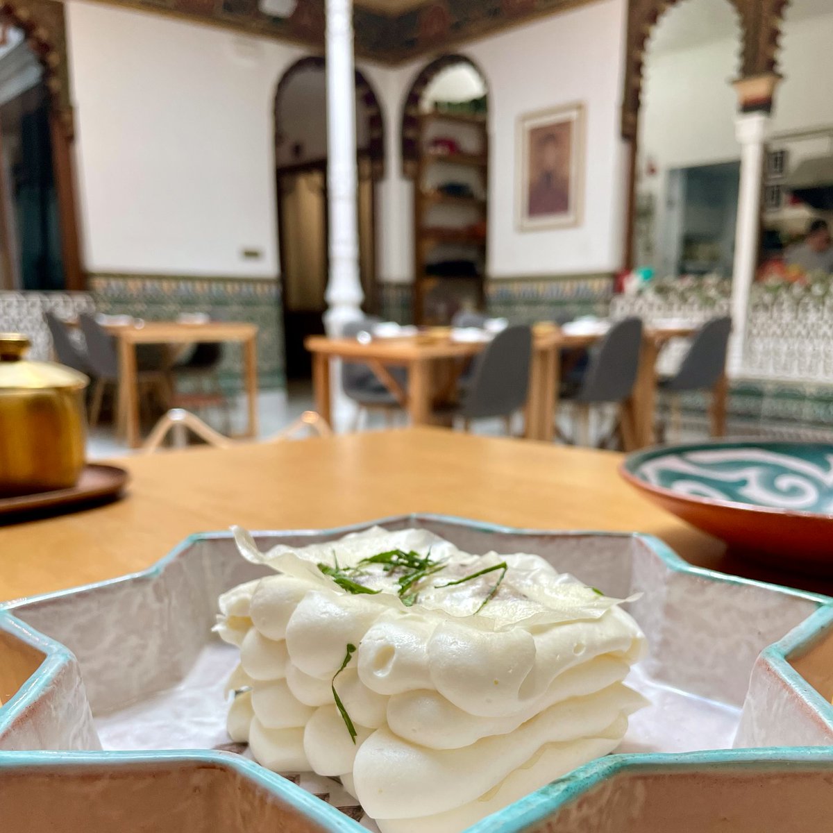 MOScomunicacion's tweet photo. Volver a Alma es volver a poner todos tus sentidos en esa especial mezcla de aromas, sabores, texturas que te transportarán dónde decidas, tan sólo tienes que dejar volar la imaginación y disfrutar de cada bocado. #CulinaryWorld #michelinguide2025 #Miyabi @zwilling_es https://t.co/RP6Ek0pUA3