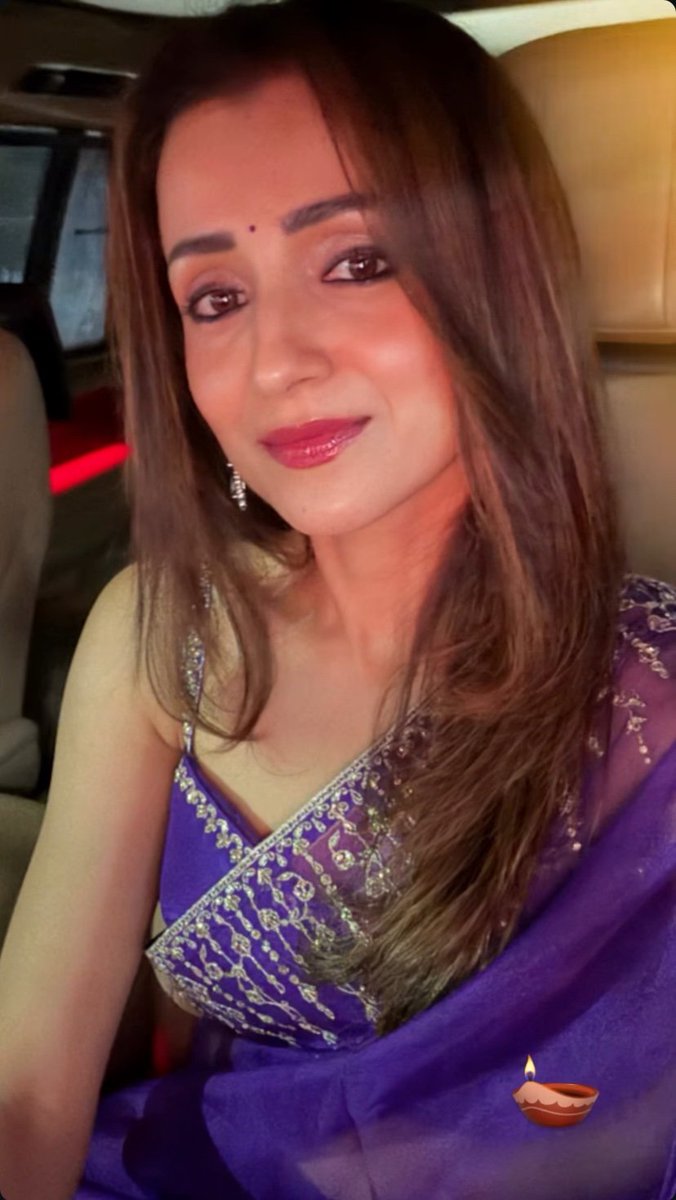 First Pic : Gemini AI 💜🤩

Second Pic : Diwali Click 👌 #OG 

#Trisha <a href="/trishtrashers/">Trish</a>