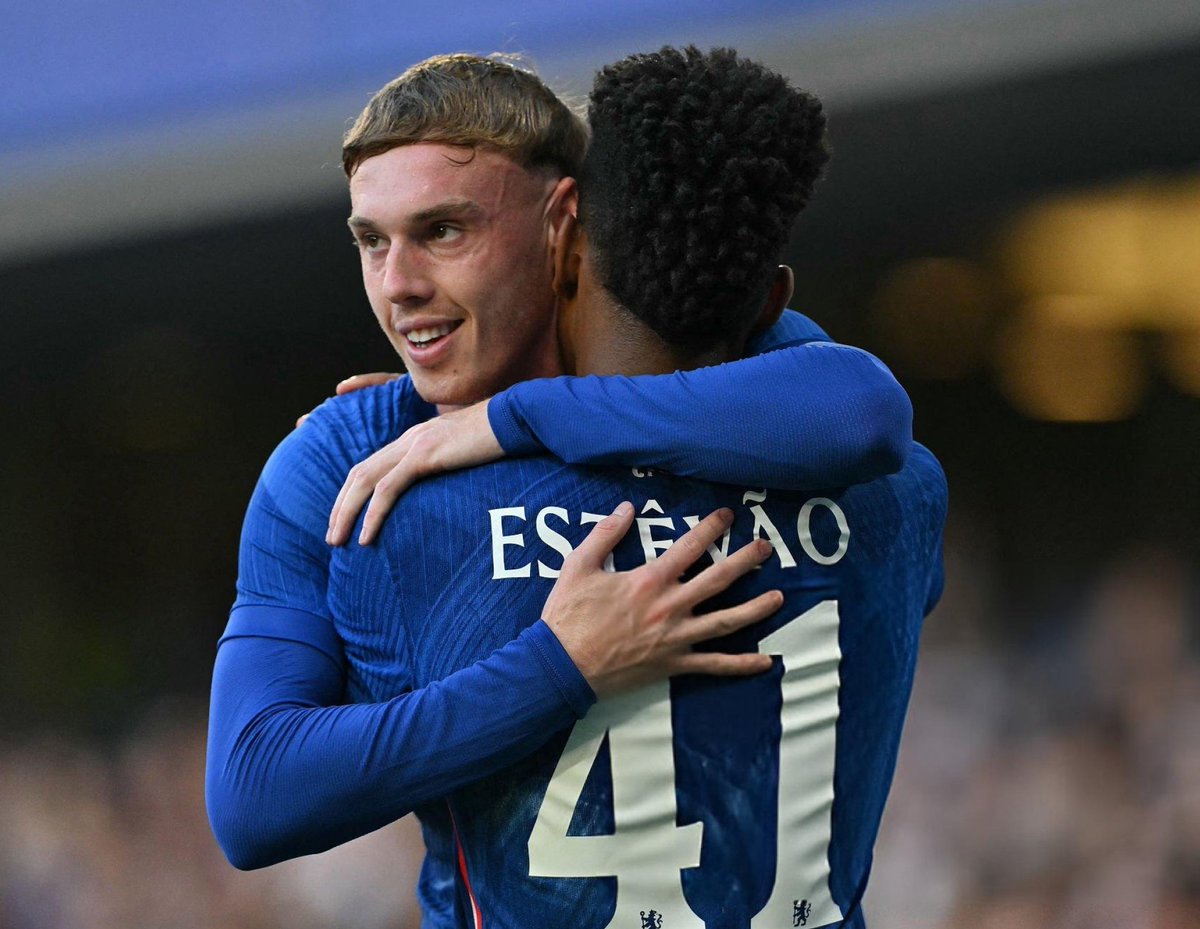 Blue_Footy's tweet photo. 🗣 Enzo Maresca on Estevão: "He is a very young boy, just 18 years old. We did everything to put him at ease, but the truth is that the boy is strong.

It reminds me so much of Cole Palmer, even physically. He has the same football maturity despite his age."

~ @SkySport https://t.co/5fp7TjQUoy