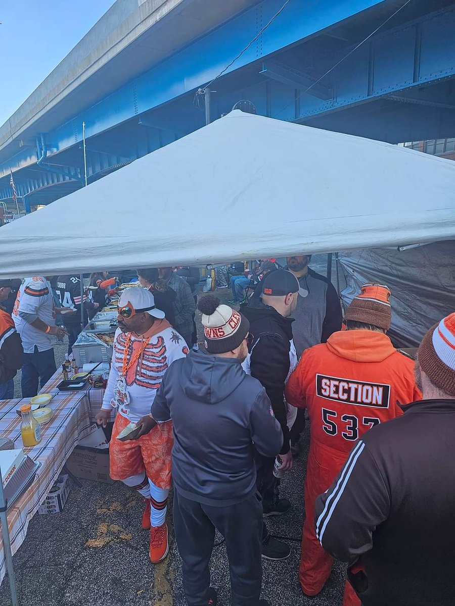 W3rdAndSummit's tweet photo. 11th annual Mac for Mutts Tailgate is 11/16 . OFFICIAL Time is 10 to 3:15. Come tailgate for a cause. 16 Different types of Mac n Cheese.. A tailgate to benefit @CityDogsCLE. @NickWilsonSays
Return to the judging table? @KenCarman ? Contestants wanted. #DawgPound
#Browns https://t.co/uIQz1swgUL