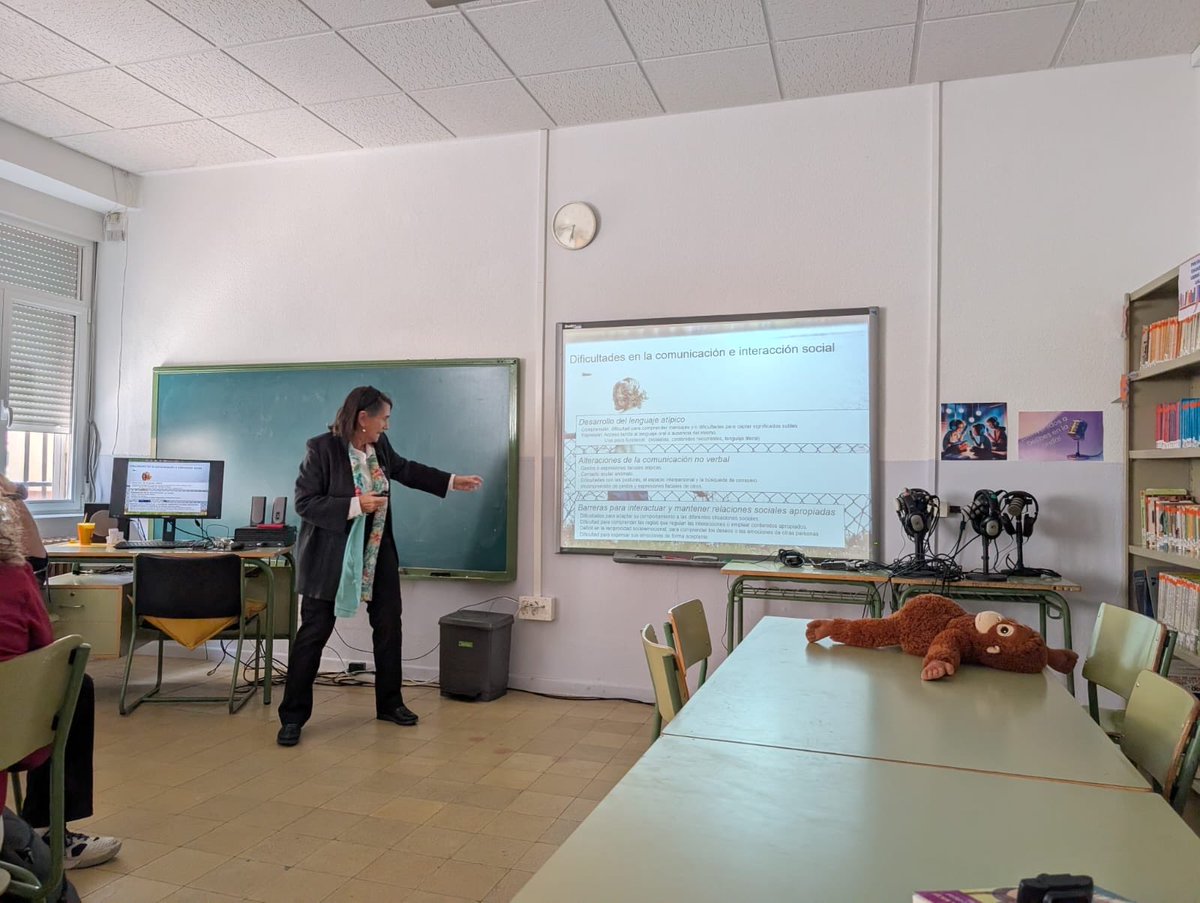 CFIE_Avila's tweet image. Hoy @CFIE_Avila está en el CRA Miguel Delibes con Sonsoles Perpiñán hablando sobre los alumnos #TEA dentro de la actividad “Estrategias para el desarrollo de la inclusión y atención a alumnos con TEA”.
@educacyl #FormaciónCyL
