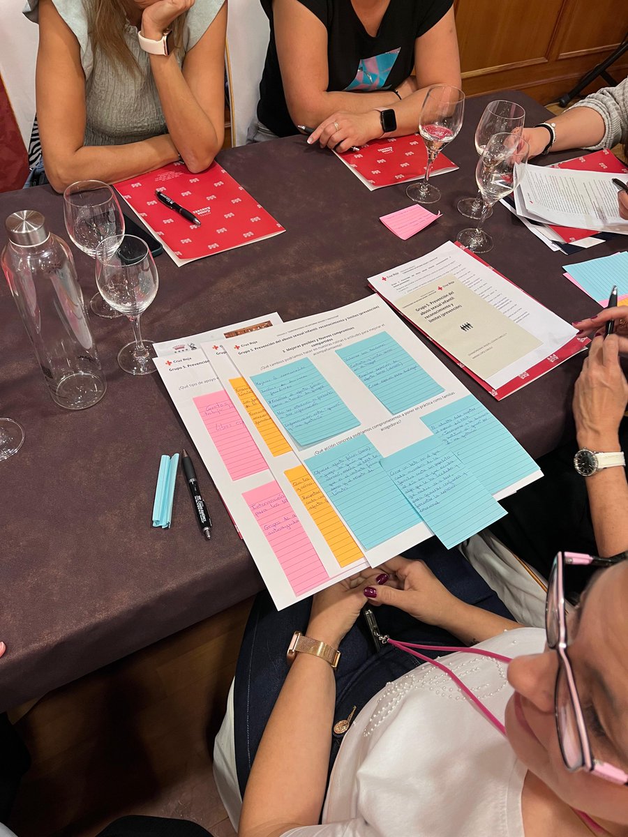 Este fin de semana hemos compartido aprendizaje en el XIV Encuentro Estatal de Familias de Acogida de CRE. Familias y profesionales se han reunido para fortalecer el acogimiento familiar como herramienta de protección. Gracias familias, gracias <a href="/cruzrojava/">Cruz Roja en Valladolid</a> <a href="/crecyl/">Cruz Roja en Castilla y León</a>