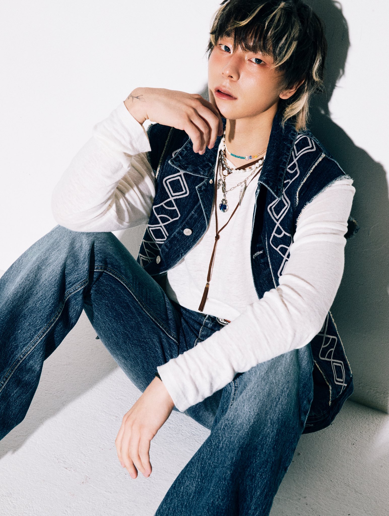 ミュージシャン YES EYE SEE AOMG OMEGA X Official on X: 