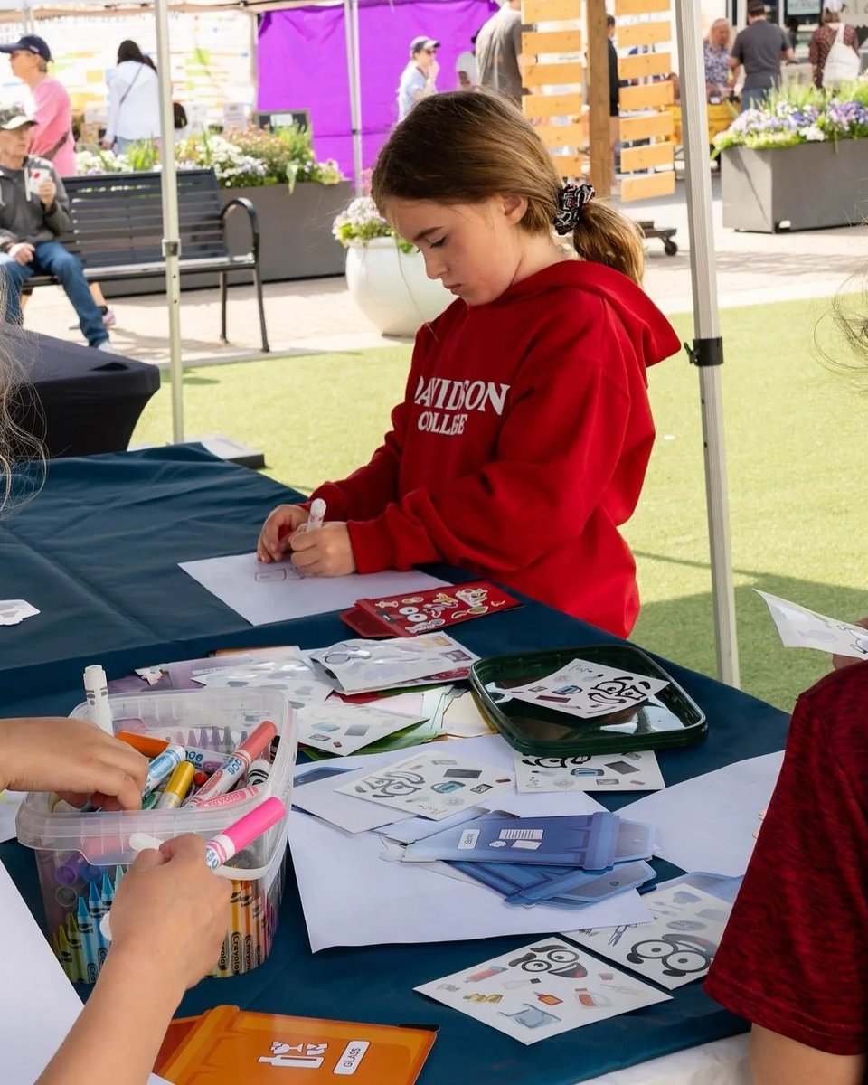 Calling all kiddos! On Tuesday, Oct. 21, North Hills is hosting Bubbles &amp; Books with Quail Ridge Books. 🫧📚 Join in for a 30-minute storytime, followed by plenty of fun with bubbles, a ball pit, and open play. Bonus: It’s free!

Get more info at visitnorthhills.com