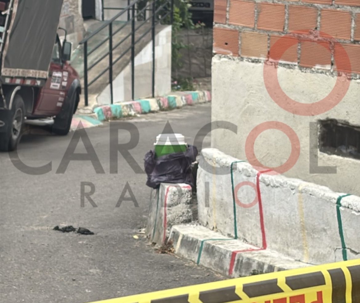 🚨🚨 Fue hallada una cabeza humana al interior de un recipiente, en el barrio La Esperanza de Los Patios.

1090 AM 📻