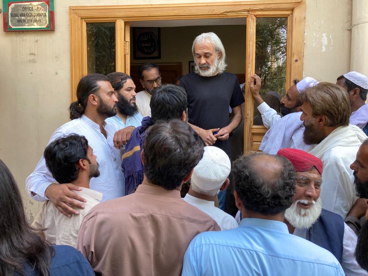 الامین ہاؤس عوام کی خدمت میں مصروف۔ ایم این اے فیصل امین گنڈاپور اپنے لوگوں کے سنگ، ان کی باتیں سنتے اور ان کے مسائل کے حل کے لیے دن رات ایک کرتے ہوئے!