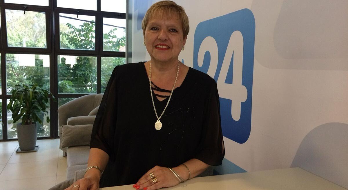 Asocmedicabb's tweet photo. Edith Campagna, bahiense por adopción ha dedicado su vida a la salud con vocación de servicio y capacidad transformadora.

Es un orgullo que hoy forme parte de nuestro equipo de trabajo, prestando servicios en el vacunatorio de nuestra Farmacia Mutual. https://t.co/31UhAie91O