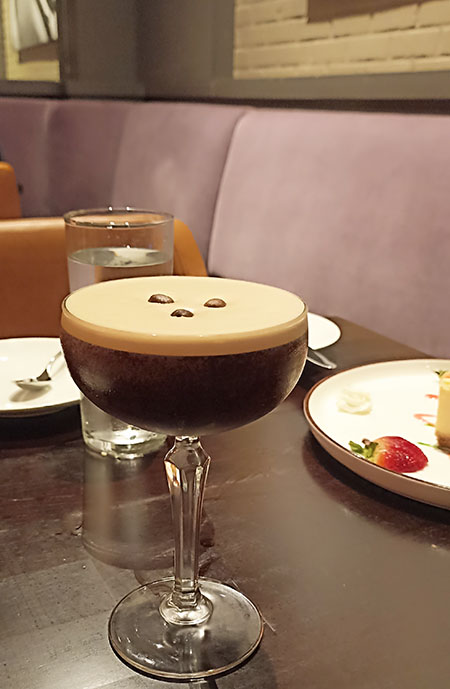 #ArcherHotel #NewYork #AKB #Bar and #Restaurant at #NewYorkCity, il lato #easy, fun and #tasty della joie de vivre, splendidi #drink #espressomartini  bluarte.it/taste-e-winear…