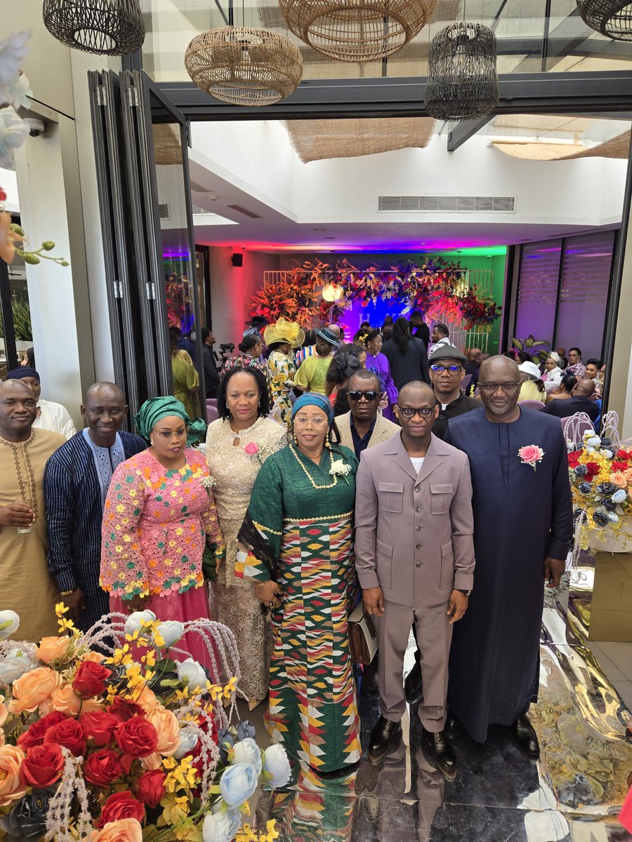 J'ai assisté le week-end dernier au mariage mixte d'un couple d'origine guinéenne et congolaise, entouré des siens,  illustrant ainsi la profondeur du brassage culturel entre 🇬🇳 &amp; 🇨🇩, construit par des liens matrimoniaux et de fraternité seculaires.