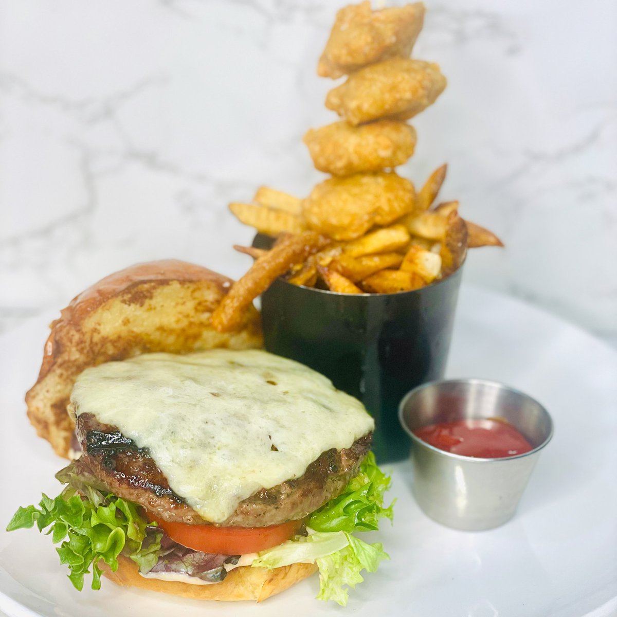 Res American Bistro tweet media