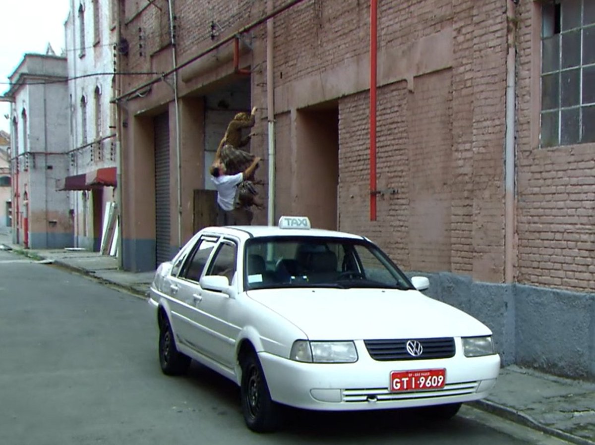 Assumi a skin noveleira e reconheci uma cenário de A Favorita