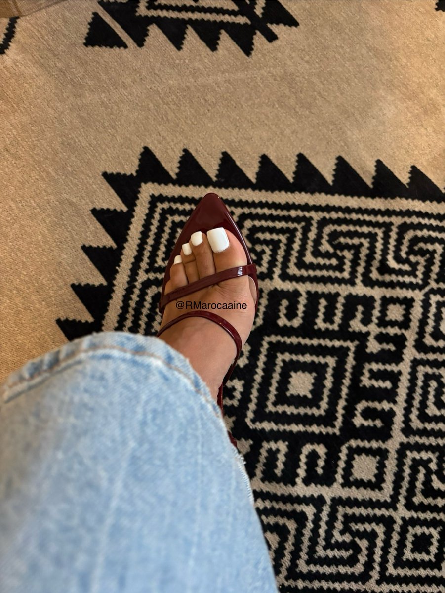 Un petit bout de votre paradis 😈

Like et RT 

#findom #feetgirl #moneymiss #moneyslave #moneyslavefrancais #moneyslavefr #feet #feetfetish #pied #pieds #pied #atm #fetichiste #fetichistespieds