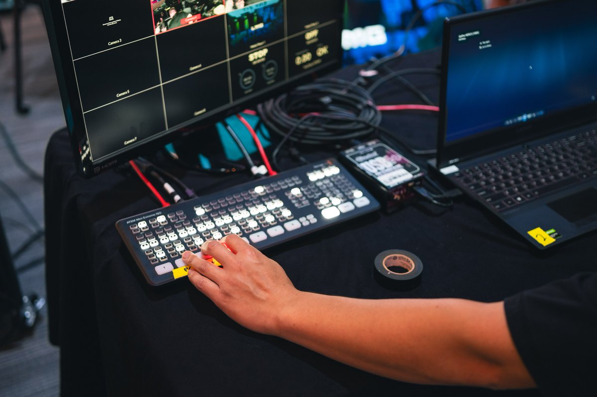 LMG_BeyondTech's tweet image. AV Tech Bootcamp • A great couple of days of learning the basics in audio, video, lighting and LED at the Coil Learning Center • #BeyondTechnology • #LMGTouring • #LMGShowTechnology •