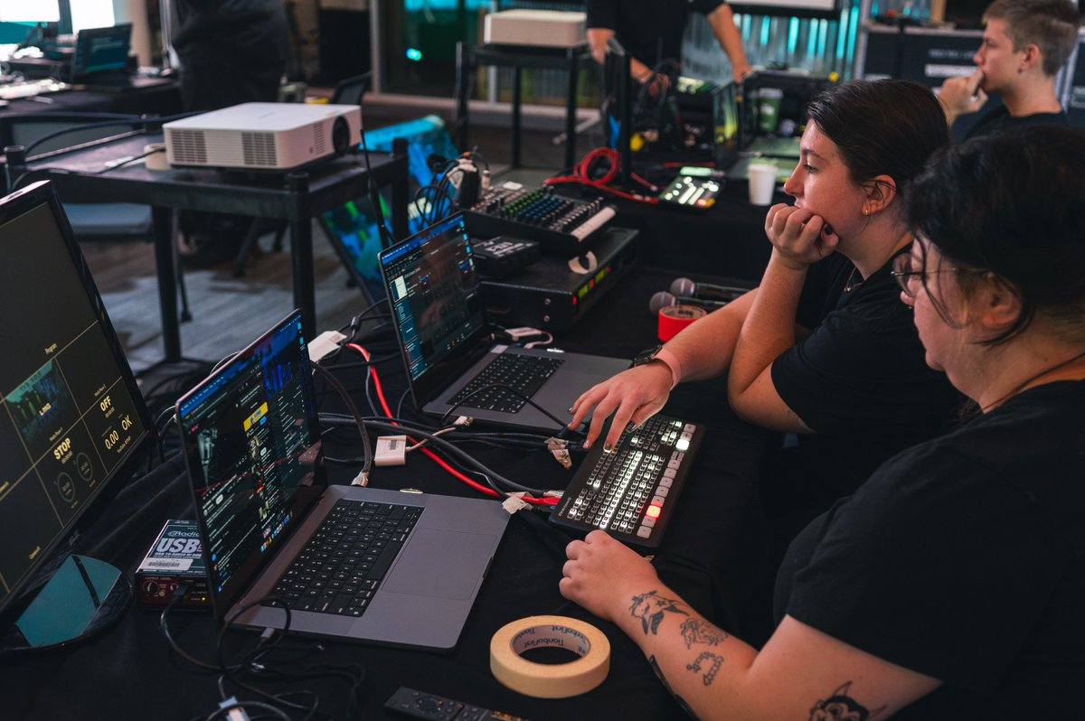 LMG_BeyondTech's tweet image. AV Tech Bootcamp • A great couple of days of learning the basics in audio, video, lighting and LED at the Coil Learning Center • #BeyondTechnology • #LMGTouring • #LMGShowTechnology •