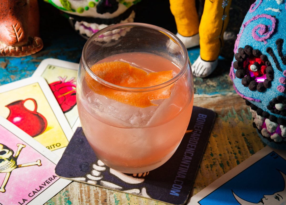 Hey there, amigos! Have you tried our Rosita? It's a magical blend of zero-proof Fluère smoked agave spirit, bittersweet orange, rosemary cordial, fresh citrus &amp; agave nectar. An explosion of flavors waiting to be discovered! 🍹🍊🌿