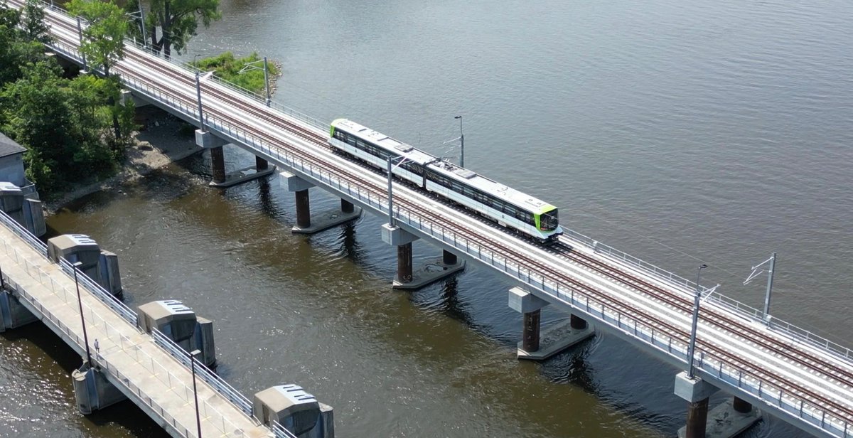 johnage's tweet image. Exciting news! REM have just announced that the Duex-Montanges branch of the system will open on November 17. 

That’s 14 new stations, with 3 connection points to Montreal’s metro system, and the return of rail transit for those who lost their EXO train for this project in 2020.