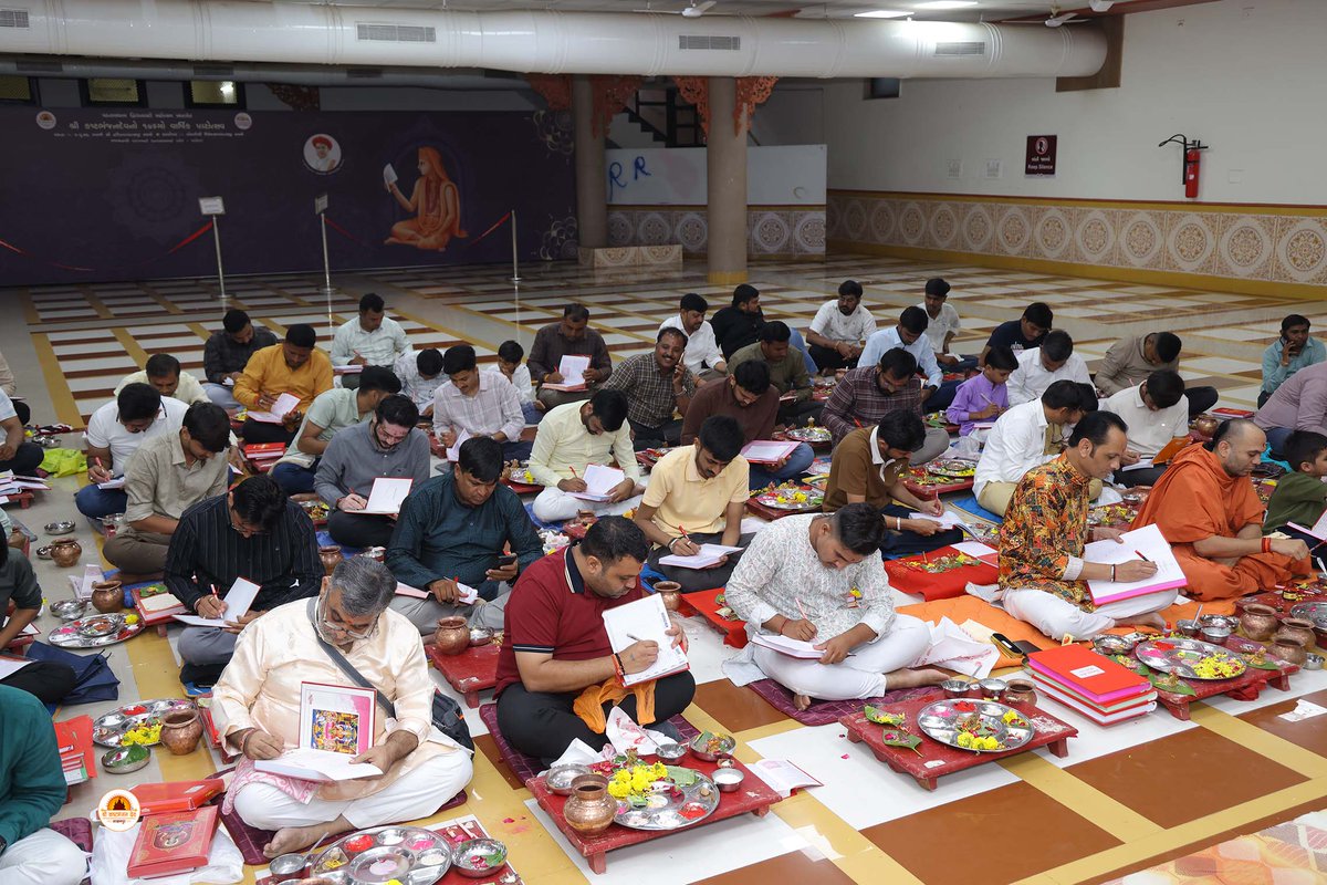kashtbhanjandev's tweet photo. CHOPDA PUJAN 20-10-2025
સળંગપુરધામ ખાતે શ્રી કષ્ટભંજનદેવ હનુમાનજી મંદિર ચોપડા પૂજન કરાયું
https://t.co/tteV5KhUvC
https://t.co/zgOd7Pu4DO
#salangpur #salangpurdham #swaminarayan #hanuman #kingofsalangpur #Shangar #CHOPDA #PUJAN
🚩 જય શ્રી રામ🚩 https://t.co/1QQLamQc3W
