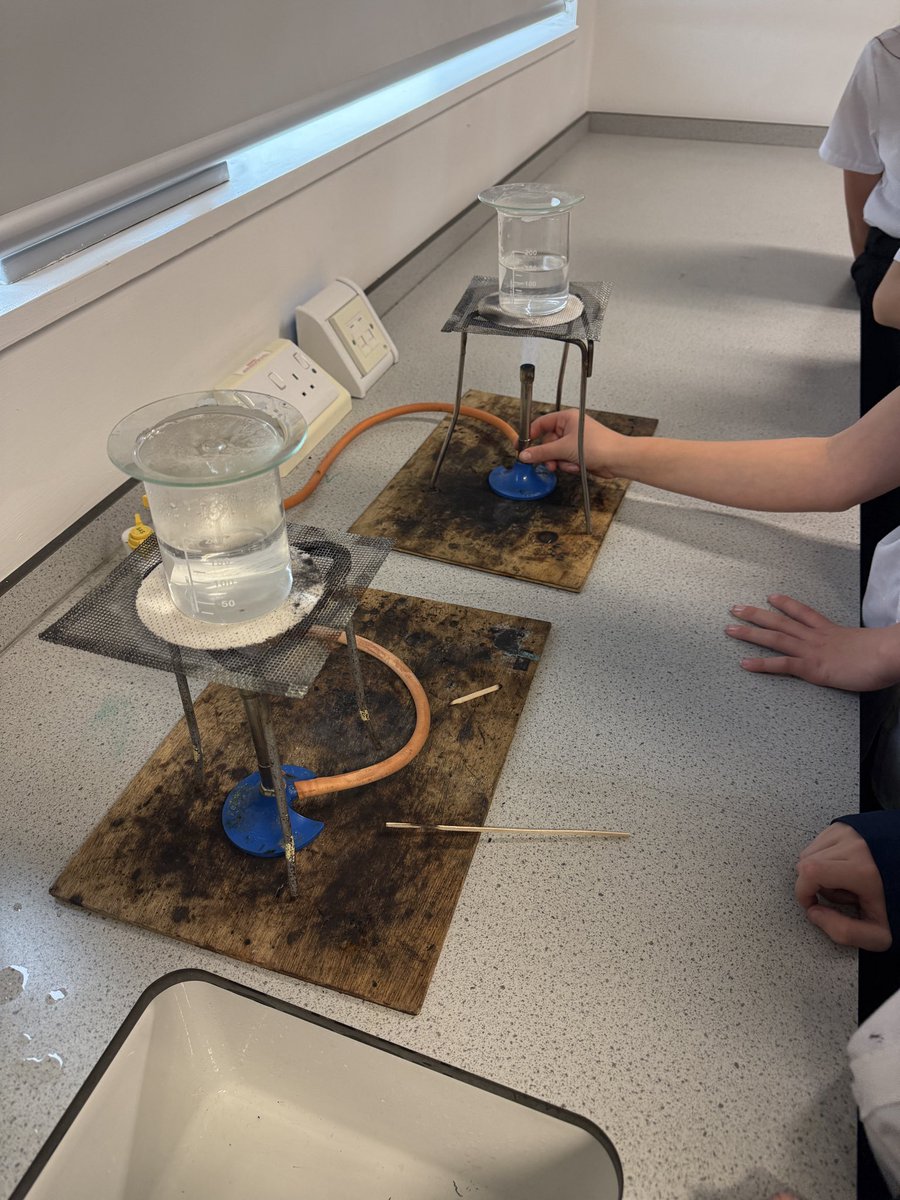 KirkBalkScience's tweet image. 🥼Y7 over the past week have had an excellent time working on their practical skills whilst separating rock salt using filtration and evaporation! 🔥👨🔬👩🔬🧑🔬
#STEM #Science @KirkBalk