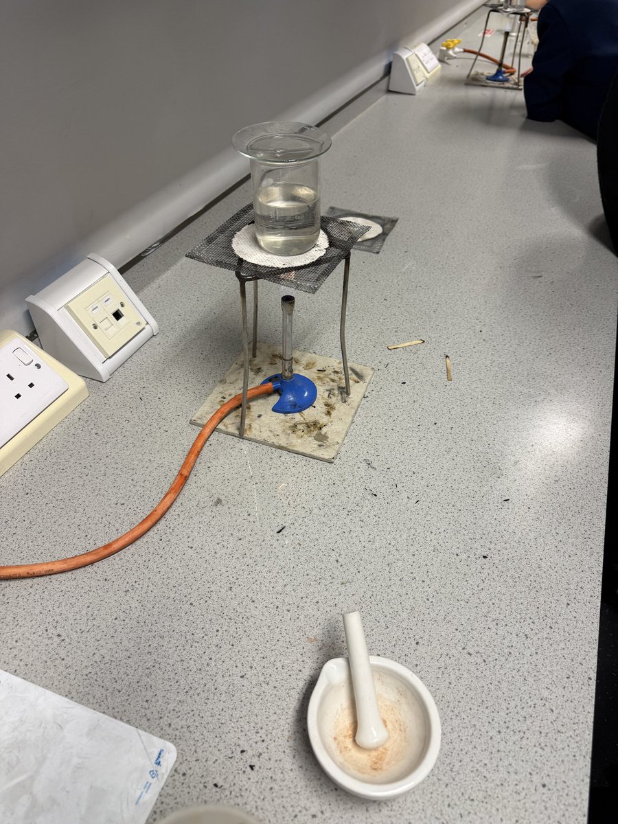 KirkBalkScience's tweet image. 🥼Y7 over the past week have had an excellent time working on their practical skills whilst separating rock salt using filtration and evaporation! 🔥👨🔬👩🔬🧑🔬
#STEM #Science @KirkBalk