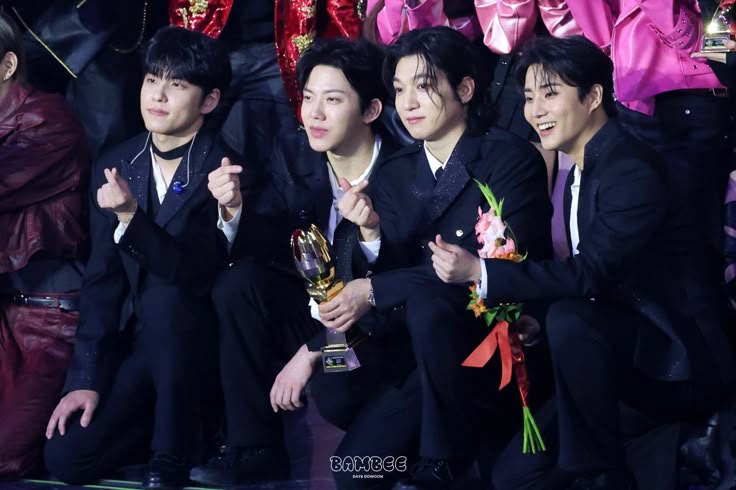 #2025MAMAVOTE #DAY6
우리 너거들이 쪼매 더 힘내봅시다
RT도 투표 된다고 하니 탐라에 뜬다면 한번씩 부탁해요잉