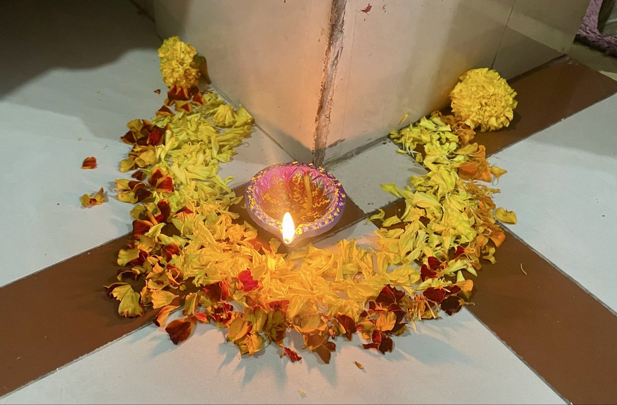 Light within, hope that never dwindles and mind that remembers to look at the warm flame at the end of the tunnel. Victory of good, always. Happy Diwali 🪔