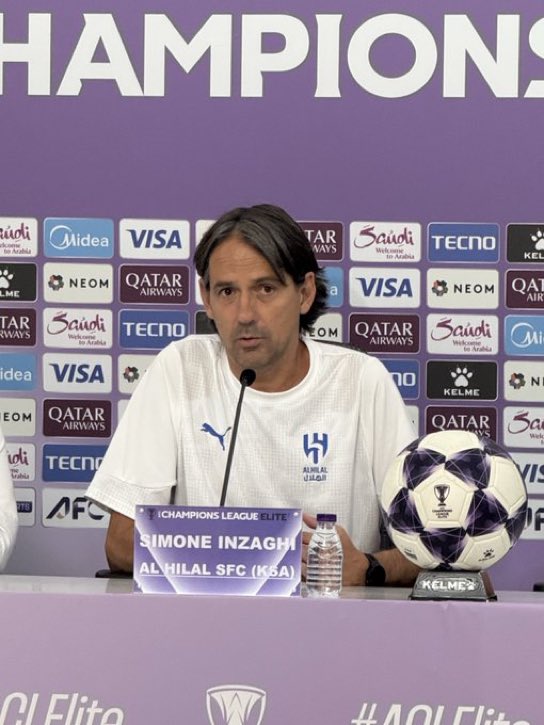 حول إصابة سالم إنزاغي يجيب : غداً لن يتواجد سالم في قائمة الفريق وتركيزنا على اعداد الفريق من مباراة الى مباراه ونأمل عودته سريعاً 

المباراه كانت في اخر مباراه لسالم مع المنتخب السعودي