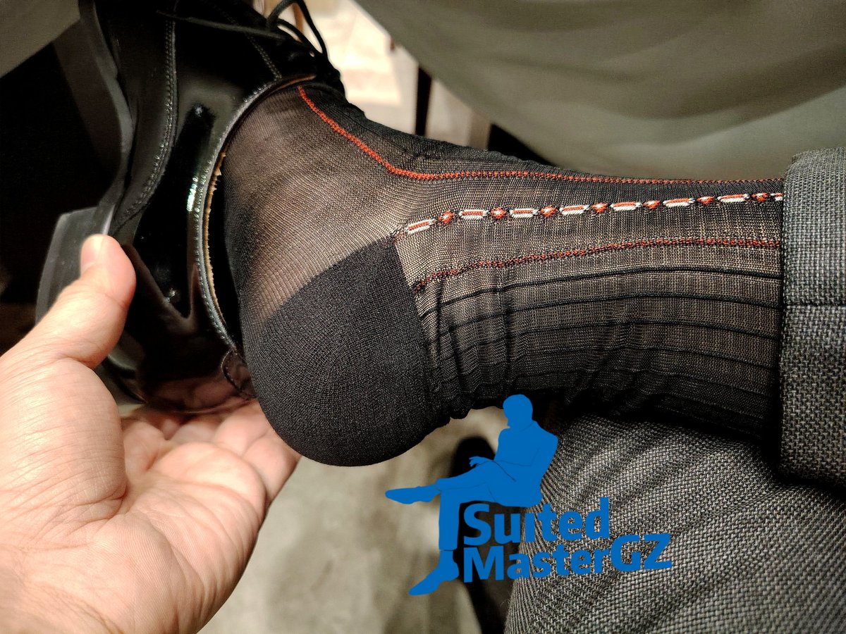 周一给大家表演个脱鞋吧