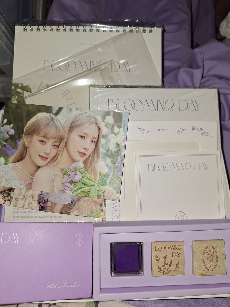 ninja_ssh's tweet image. SEASONS GREETINGS 2023
Blooming Day
₱800

Inclu
Package, Desk Calendar, Diary, Paper sachet, Message card, Paper Frame, Subunit Photo Calendar, Stamp set 

&amp;gt;items are not used and stored correctly
&amp;gt;packages of some are a little bit scratch or dent because of shipment from seller
