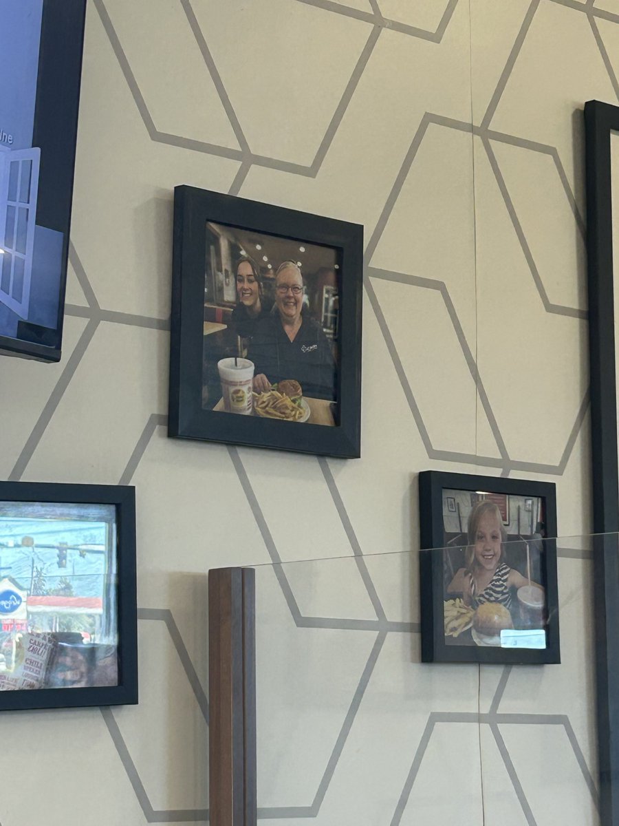 Officially <a href="/goldstarchili/">Gold Star</a> famous! Picture is hung up on the wall in our local restaurant. #GoldStar
😊