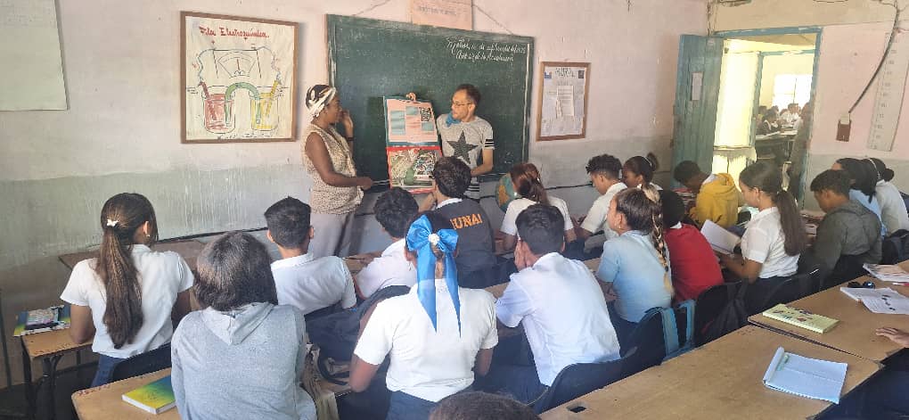 AlcoleaOscar's tweet photo. Diversas actividades se realizan en los centros FEEM de Tercer Frente en el inicio de las actividades de enfrentamiento a las drogas y otras sustancias nocivas para la salud humana
#dpeSantiago
#SantiagoDeCuba
#CubaMined https://t.co/pQ8Rra8MrI