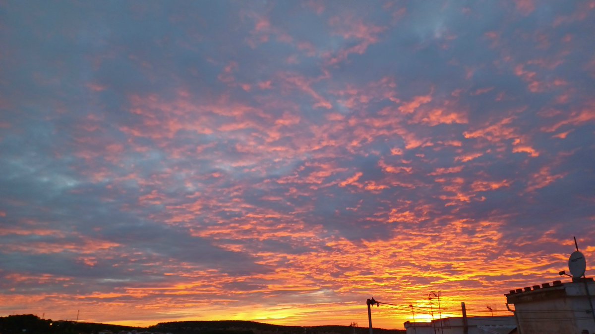 El atardecer nos dejó estos momentos ayer domingo en Martos..
<a href="/anamaria190977/">Ana María Herrero</a> <a href="/josep_pujol1/">jose pujol</a> <a href="/meteo_fuensanta/">ABELARDO OLMO</a> <a href="/MteoPuertoViejo/">Miguel Ángel</a> <a href="/Mariche_C/">Mariché C.</a> <a href="/xusvalencia/">Jesús🦇Martínez📸</a> <a href="/javioru/">Javi Martinez</a> <a href="/meteocastuera/">Álvaro Hurtado ™ ⛈️ 🌬☔️⚡️📸📹</a> <a href="/PresumodeMalaga/">Macu Pérez</a> <a href="/El_Neyra/">El_Ne¥ra™</a> <a href="/jacobpetrus_tve/">Jacob Petrus</a> <a href="/tiempobrasero/">Tutiempo</a> <a href="/aquilatierratve/">Aquí la Tierra</a> #compartetuatardecer