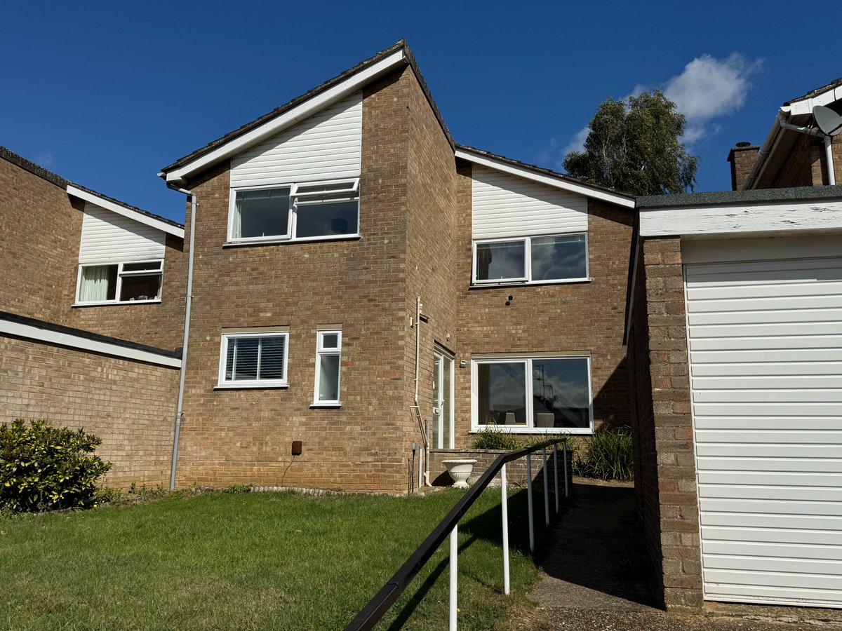 GobbittKirby's tweet image. * NEW INSTRUCTION *
WOODBRIDGE - A bright and spacious detached family home, with open plan stylish accommodation.
onthemarket.com/details/180457…
gandkestates.co.uk/.../mill-view.…
Call the G&amp;amp;K Sales Team for a viewing appointment on 01394 380330
#panoramicviews #familyhome #openplanliving