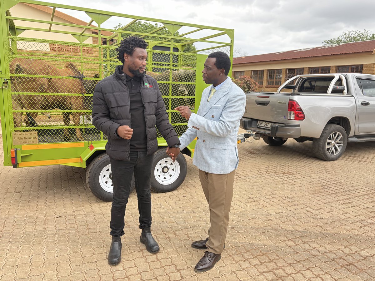 ♦️Donation♦️

Ward Cllr Mafia Fane has donated 3 Cows and 15 Bags of Maize Meal earlier today to 3 Secondary Schools namely Sophungane, Ntiyi, and Zenzele in Ward 11 Nkomazi. 

This donation is meant to supplement and assist in feeding all Matric learners that will be attending