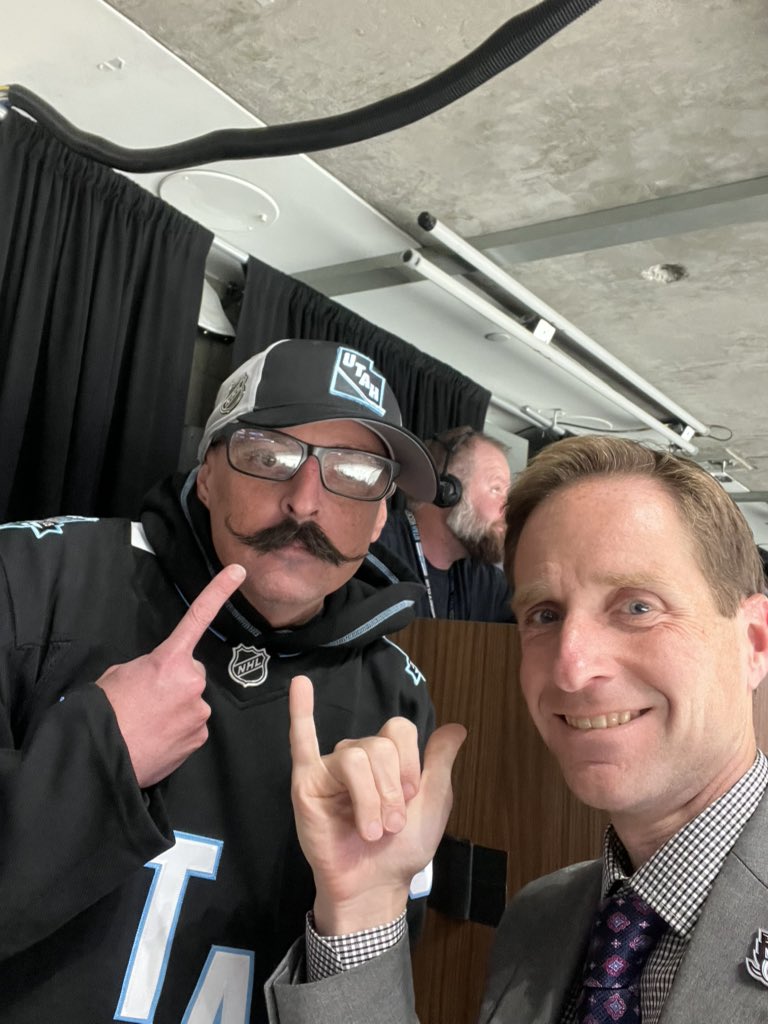 Here’s <a href="/Narth_Fader/">intimiN8</a> and his #TusksUp mustache from today’s Third Period on Mammoth Daily🦣

🔗 linktr.ee/mammothdaily