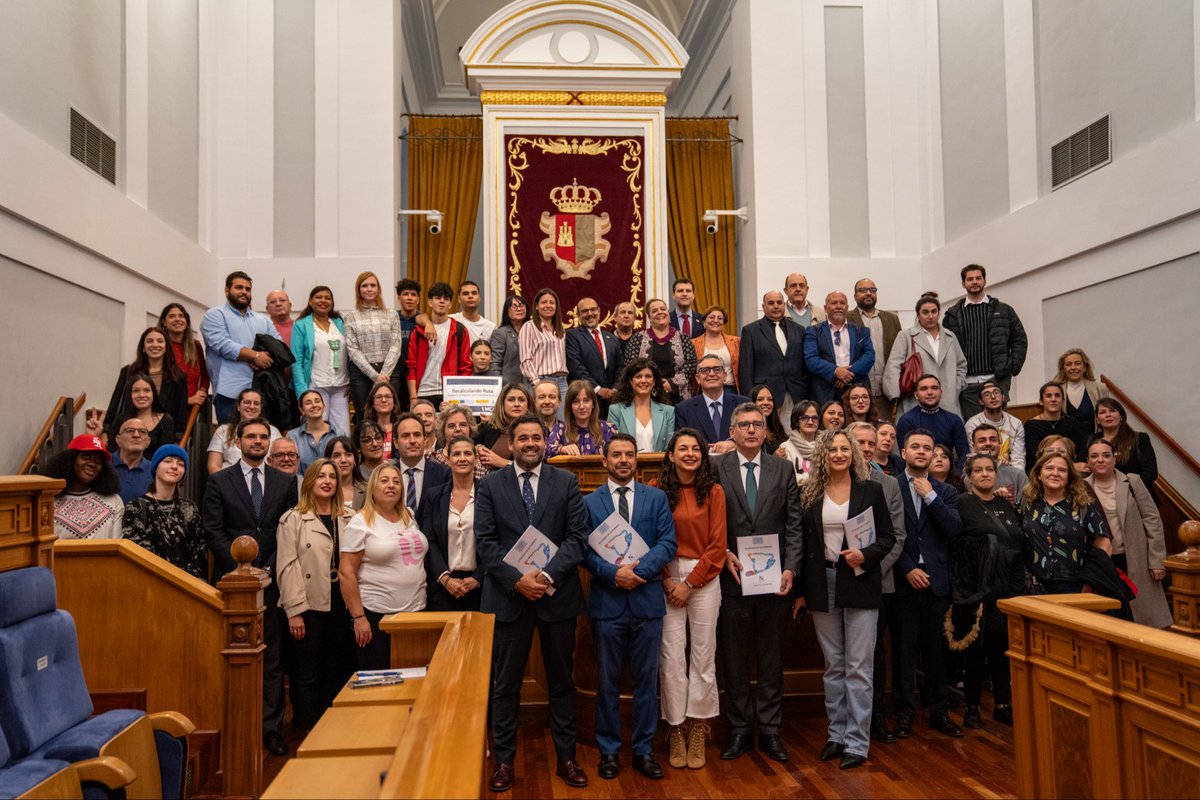 Más de 700.000 castellanomanchegos viven en riesgo de pobreza o exclusión social, según el último informe de la <a href="/EAPNclm/">EAPN CLM</a>.
159.000 niños, el 41%, sufren pobreza infantil. Es inadmisible.

Tras 10 años de Gobierno socialista, nuestra tierra merece algo mejor.

🤝🏼🟥⬜️ Trabajamos