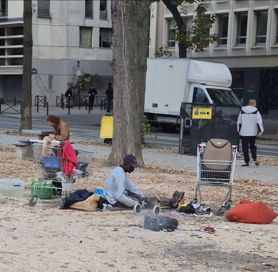 FDM_TV's tweet photo. Samedi 18 octobre après-midi, sortie au MK2 Quai de Loire avec ma fille de 6 ans après un dessin animé au cinéma, elle m’a demandé : « Pourquoi le monsieur fait un feu de camp et hurle en riant ? » Que dois-je lui répondre @FrancoisDagnaud @Paris19e #paris19 #19eme #75019 https://t.co/TcZIbC9272