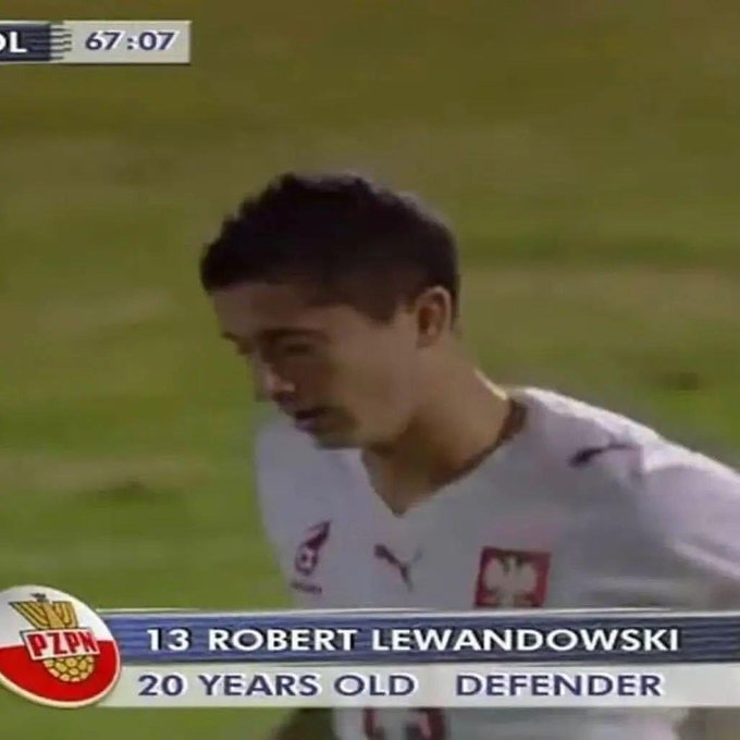 Lewandowski started off his career as a defender just like Araujo #noticing