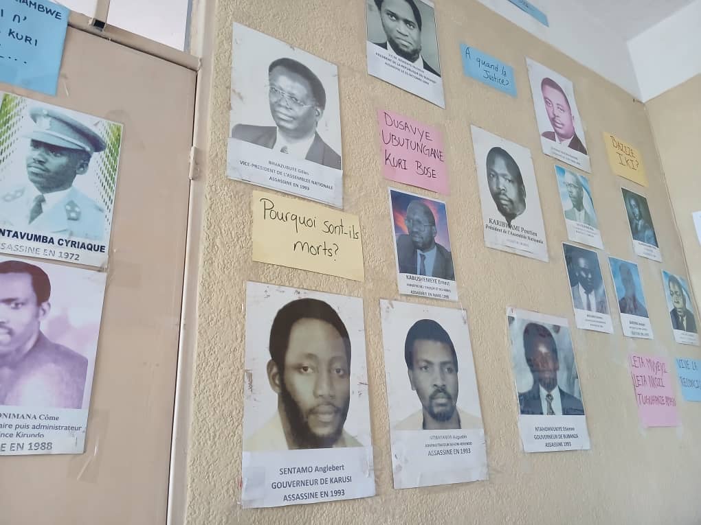 #Burundi: L’association des veuves et des orphelins AVOD réclame la lumière sur l’assassinat du Pdt M. Ndadaye. Lors d'une conférence de presse Emmanuel Setukuru représentant légal de l’Avod déplore par ailleurs la fermeture de la CNTB et le transfert des dossiers vers la CVR.