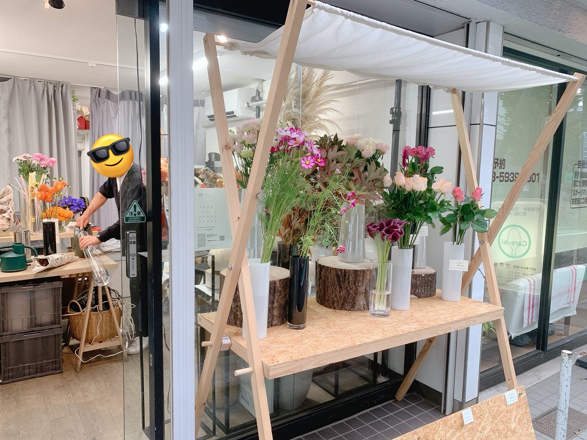 sibeflower's tweet photo. 花屋さんで
ボールブーケ作ってきた

#何年振りだ 
#試作 
#何屋だ 
#はたらけ https://t.co/7nSDUj5sU6