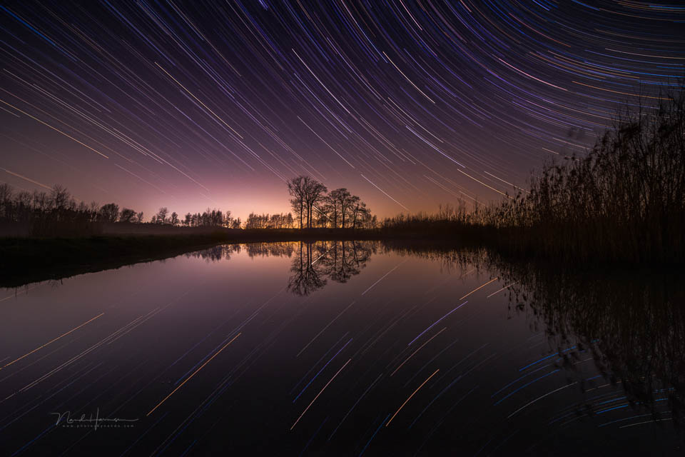 De donkere maanden staan voor de deur! 📸✨ Laat de beperkingen van het avonddonker je niet tegenhouden. Ontdek het spelen met licht en probeer nieuwe fotografie technieken zoals sterrensporen, lichtsporen en lichttekenen. Zie: photofacts.nl/fotografie/rub… #fotografie #donkeremaanden