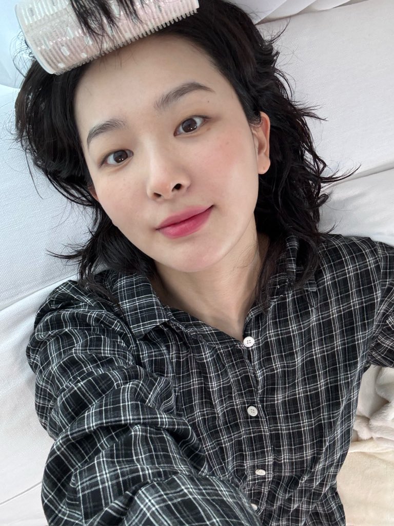 xiongseulgi's tweet image. 这女人… 🤤